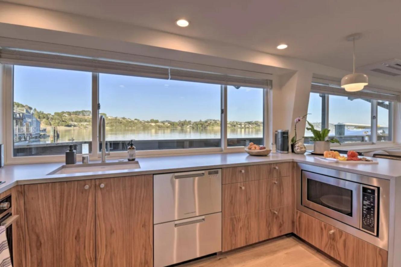 Floating Condos Of Commodore 11 Mill Valley Εξωτερικό φωτογραφία