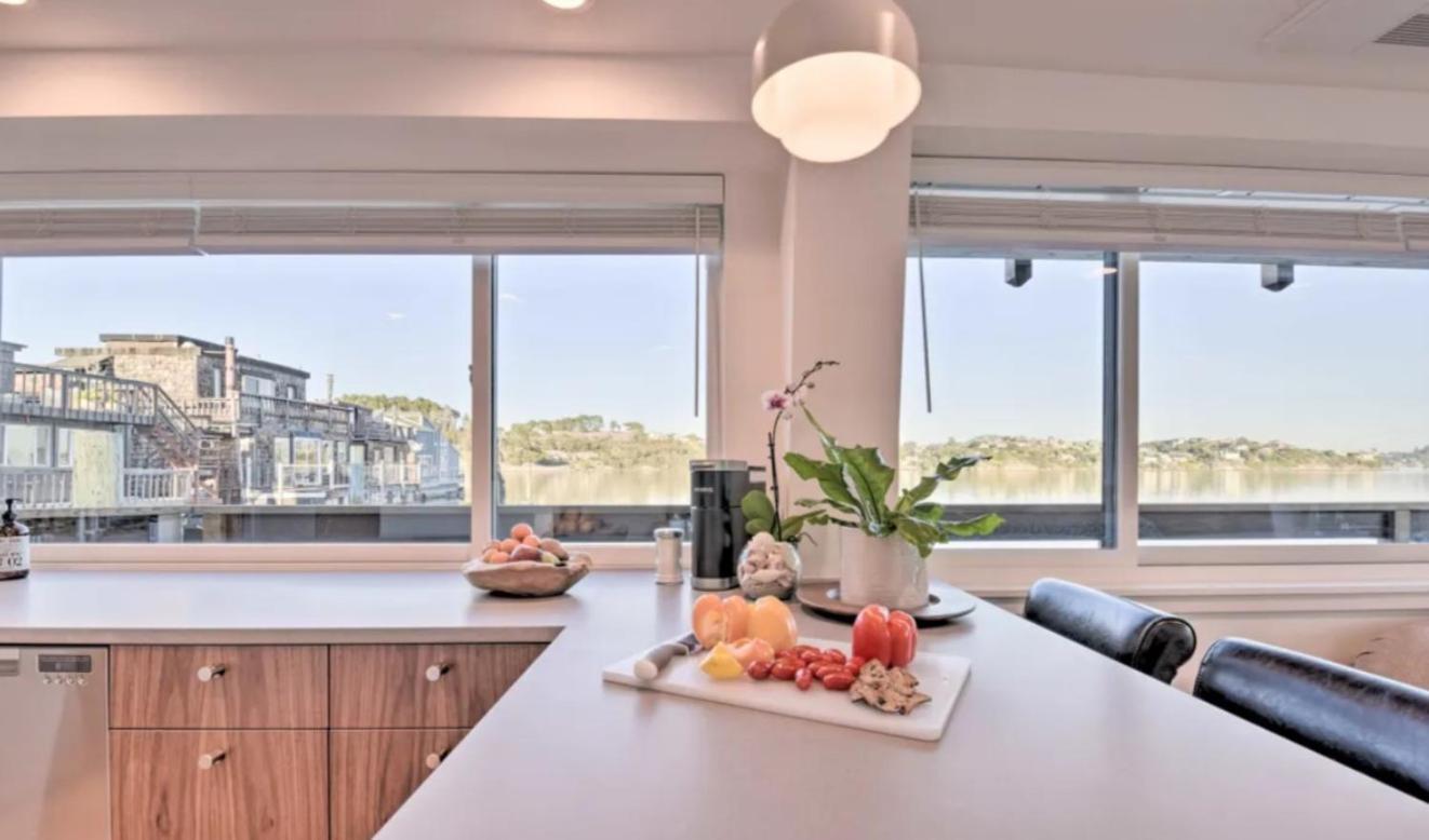 Floating Condos Of Commodore 11 Mill Valley Εξωτερικό φωτογραφία